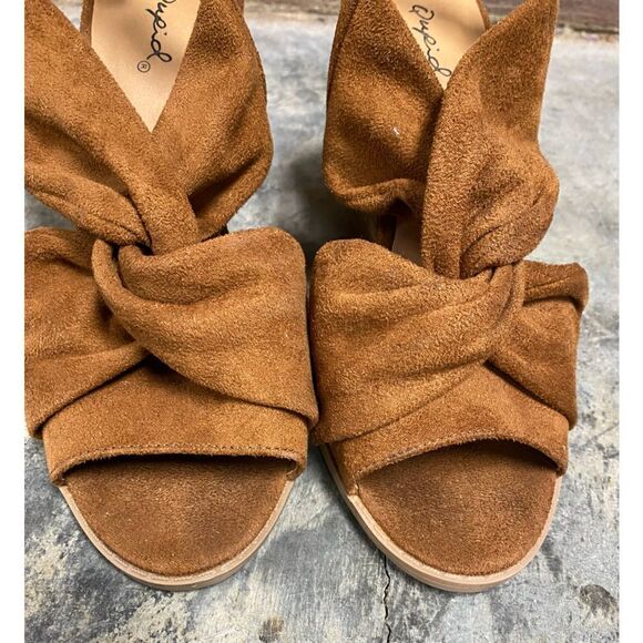 Qupid Chestnut Brown Micro-Suede Knotted Chunky Heels Size 7 - Picture 10 of 11